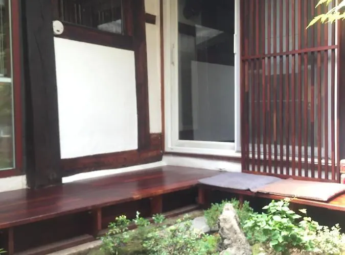 Viva La Vida - Jongno Hanok Private House